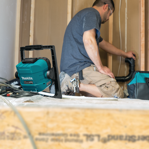 Makita DML805 18 V LXT Lithium‑Ion Cordless/Corded 20 L.E.D. Work Light, Light Only