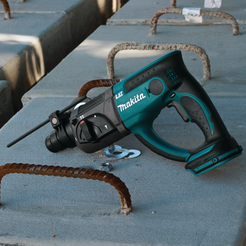 Makita XRH03T 18 V LXT Lithium‑Ion Cordless 7/8 in. SDS‑PLUS Rotary Hammer Kit (5.0Ah)