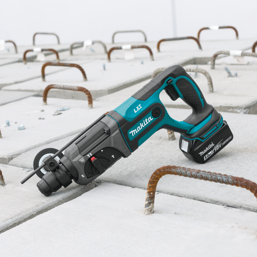 Makita XRH04T 18 V LXT Lithium‑Ion Cordless 7/8 in. SDS‑PLUS Rotary Hammer Kit, (5.0Ah)