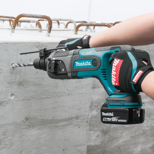Makita XRH04T 18 V LXT Lithium‑Ion Cordless 7/8 in. SDS‑PLUS Rotary Hammer Kit, (5.0Ah)